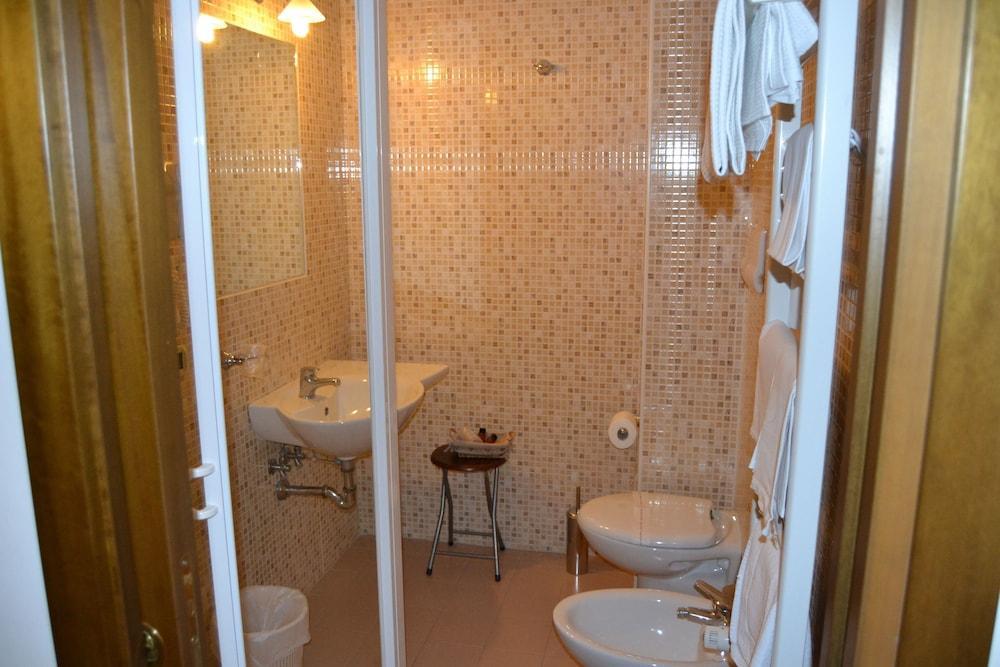 Hotel Lusi 3*