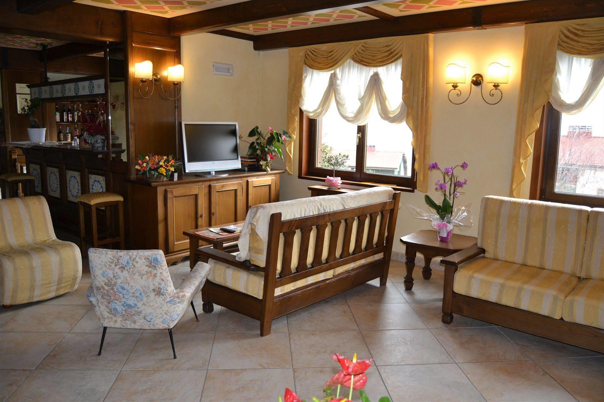 Lusi Hotel 3*